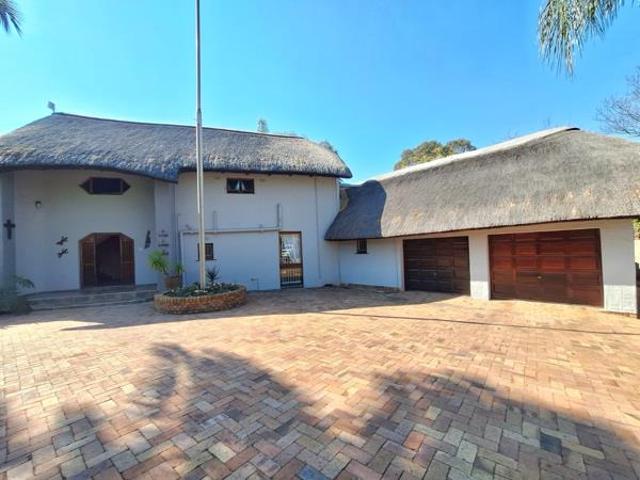 4 Bedroom House in Signal Hill