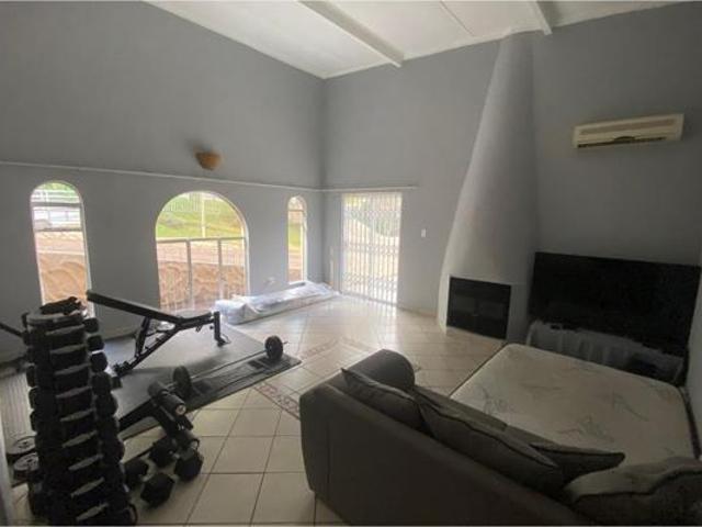 4 Bedroom House in Signal Hill