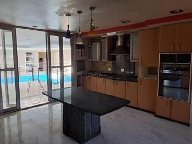 4 Bedroom House in Signal Hill