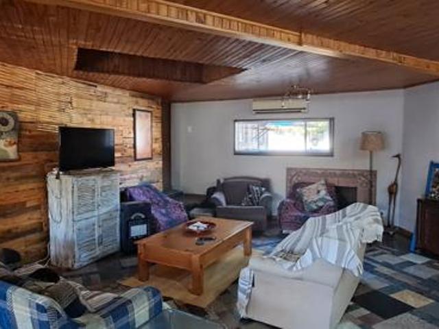 4 Bedroom House in Signal Hill