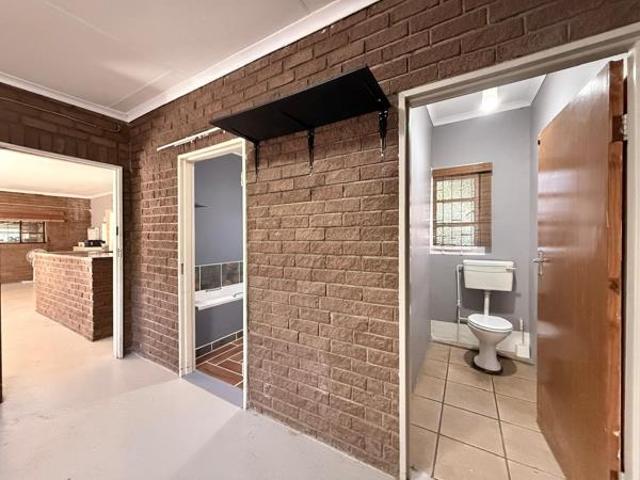 4 Bedroom House in Signal Hill