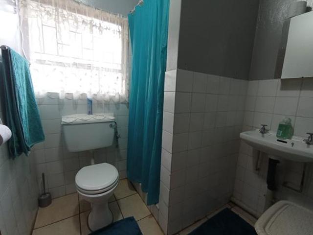 4 Bedroom House in Signal Hill