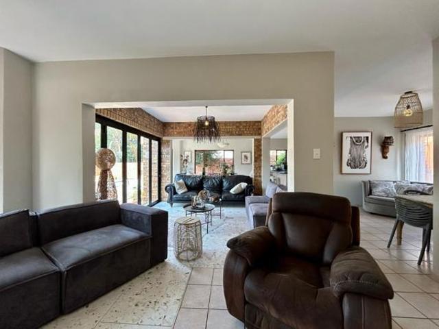 4 Bedroom House in Silver Lakes Golf Estate