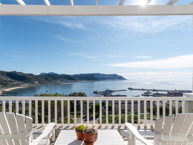 4 Bedroom House in Simon's Kloof