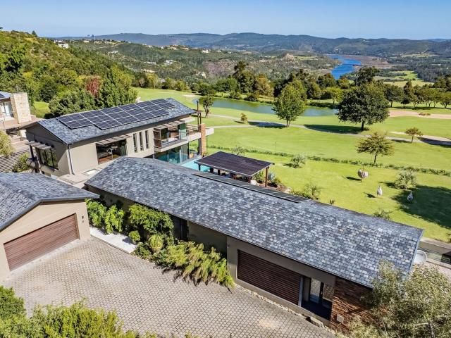 4 Bedroom House in Simola