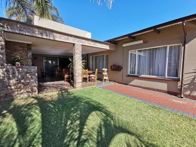 4 Bedroom House in Sinoville