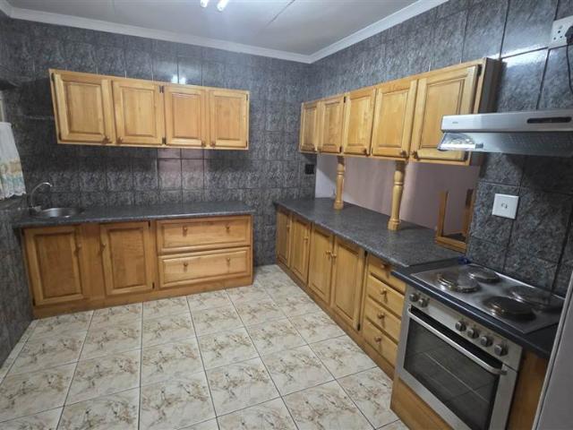 4 Bedroom House in Sinoville
