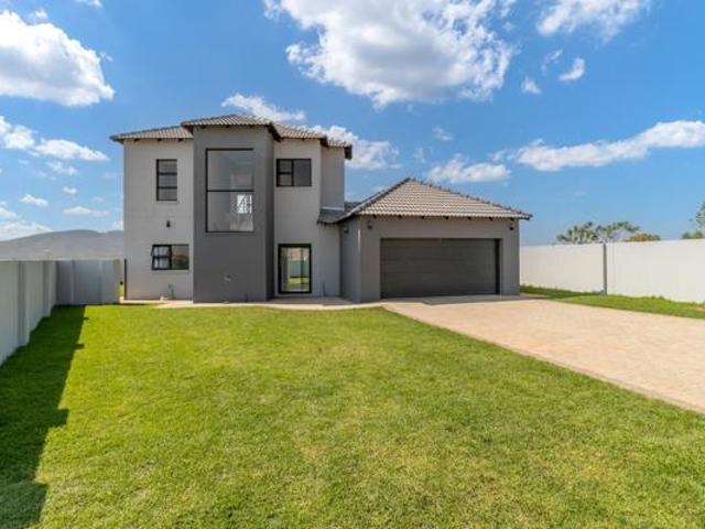 4 Bedroom House in Skeerpoort