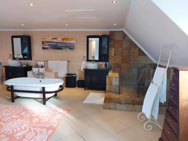 4 Bedroom House in St Francis Bay Village
