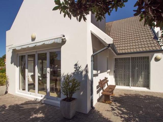 4 Bedroom House in St Francis Bay