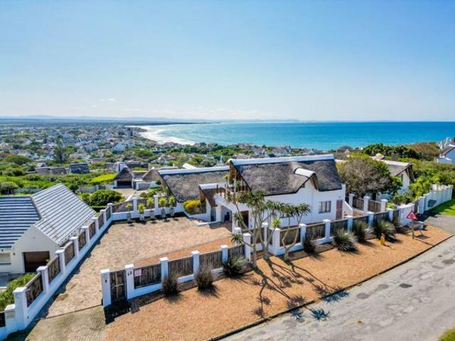 4 Bedroom House in St Francis Bay Village