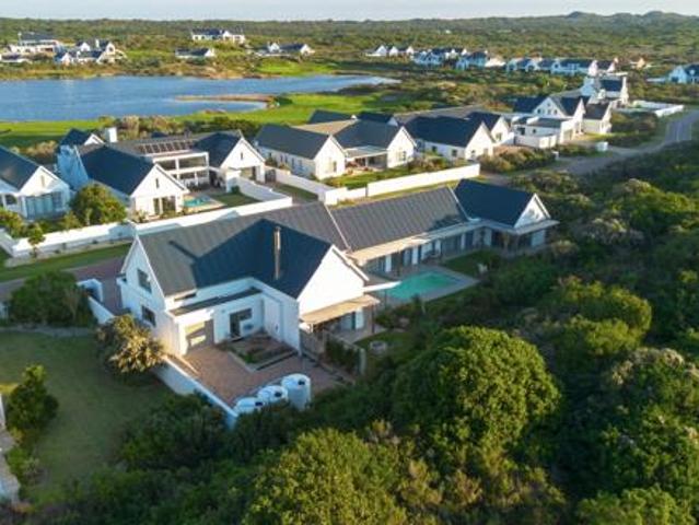 4 Bedroom House in St Francis Links Golf Estate