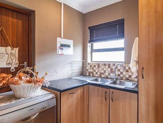 4 Bedroom House in St Francis On Sea