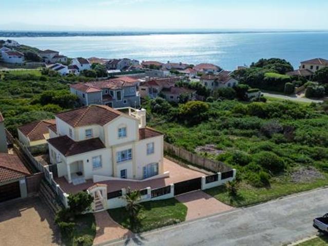 4 Bedroom House in St Francis On Sea