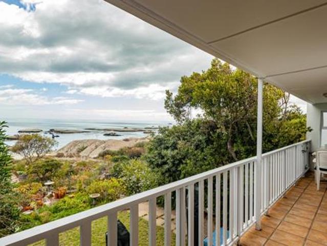 4 Bedroom House in Hannasbaai