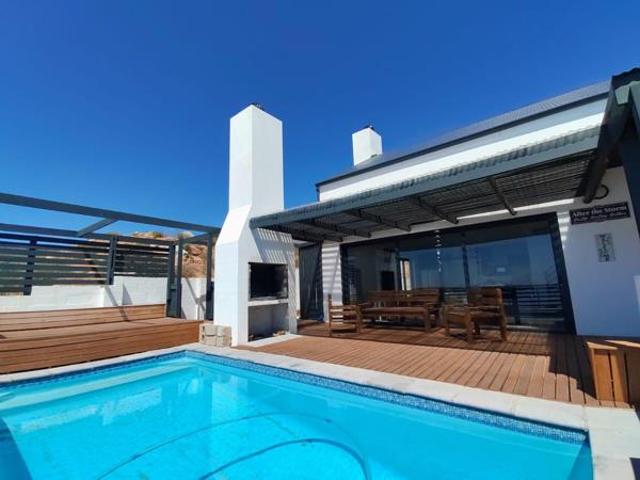 4 Bedroom House in St Helena Views