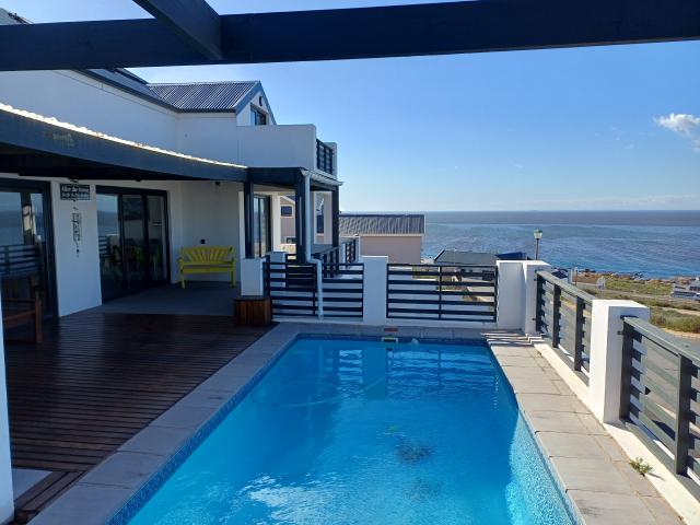 4 Bedroom House in St Helena Views