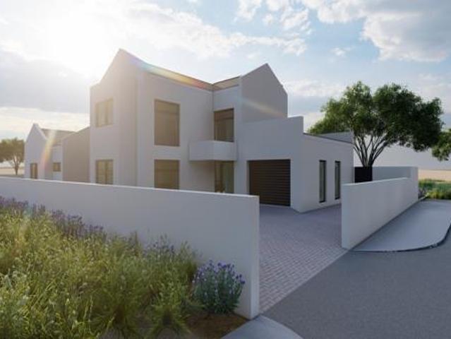 4 Bedroom House in St Helena Views