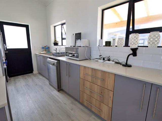 4 Bedroom House in Stilbaai Wes
