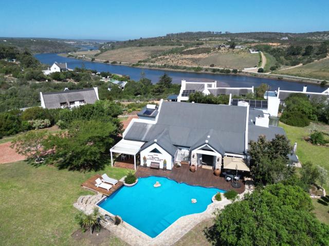 4 Bedroom House in Still Bay East