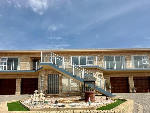 4 Bedroom House in Still Bay West