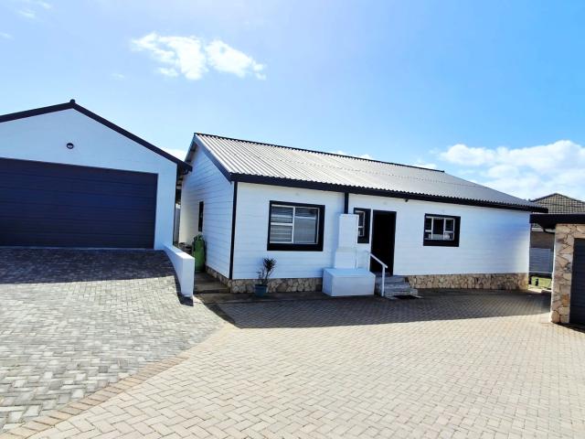 4 Bedroom House in Still Bay West