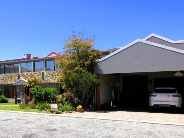 4 Bedroom House in Still Bay West