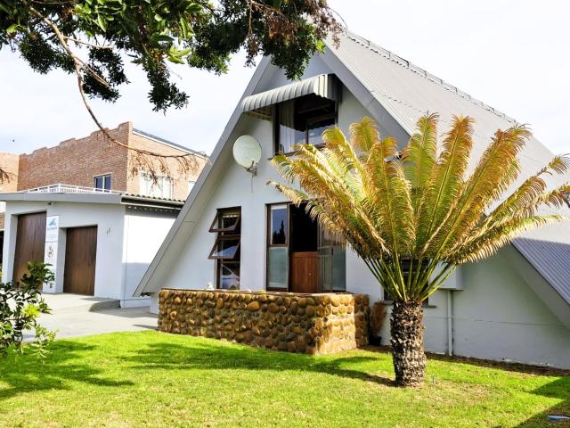 4 Bedroom House in Still Bay West