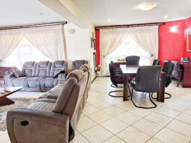 4 Bedroom House in Stonehenge