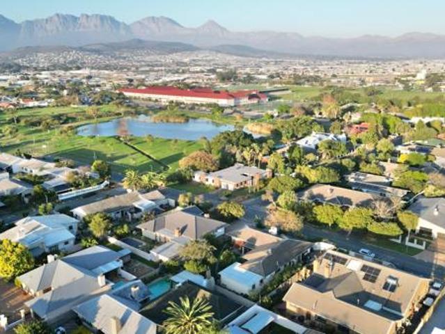 4 Bedroom House in Strand Central
