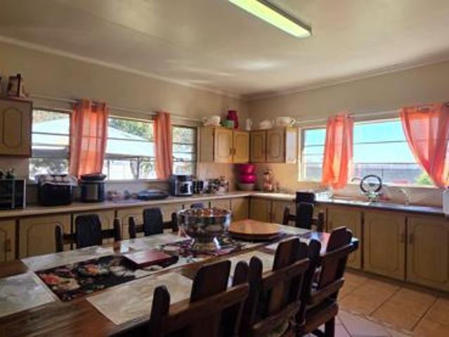 4 Bedroom House in Straussburg
