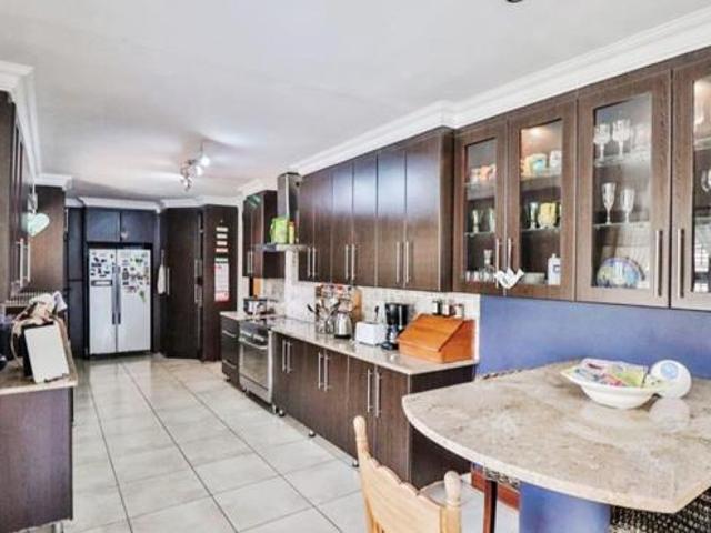 4 Bedroom House in Strelitzia Park