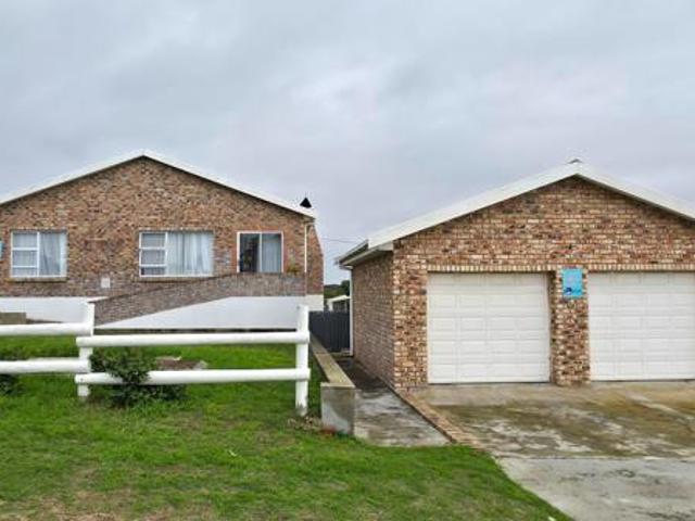 4 Bedroom House in Struisbaai