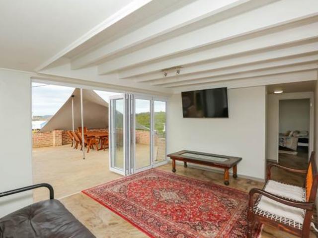 4 Bedroom House in Struisbaai