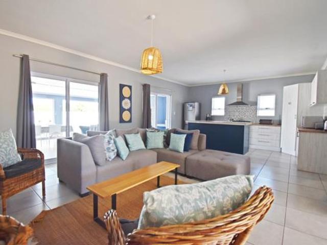 4 Bedroom House in Struisbaai