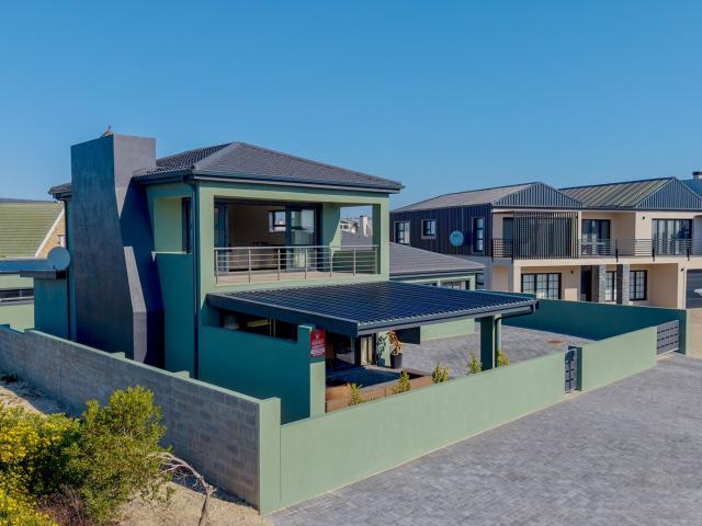 4 Bedroom House in Struisbaai