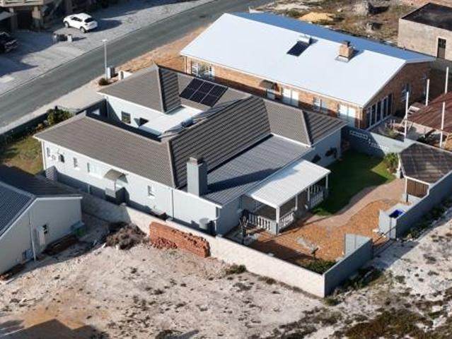 4 Bedroom House in Struisbaai