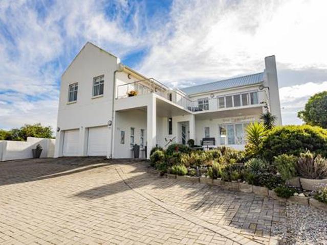 4 Bedroom House in Struisbaai