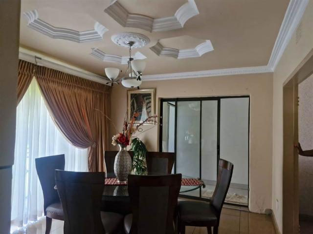 4 Bedroom House in Struisbult
