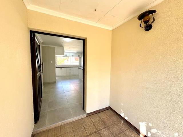 4 Bedroom House in Suidheuwel