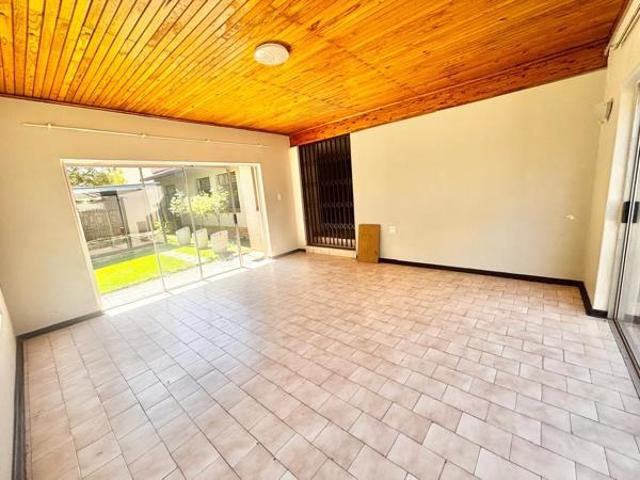 4 Bedroom House in Suidheuwel