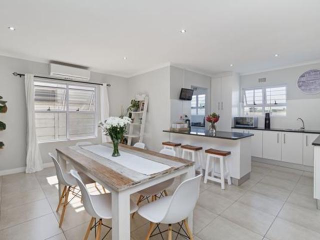 4 Bedroom House in Sunningdale