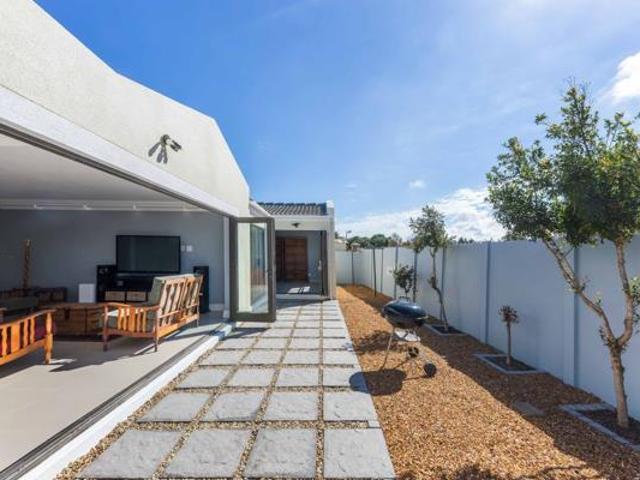 4 Bedroom House in Sunningdale