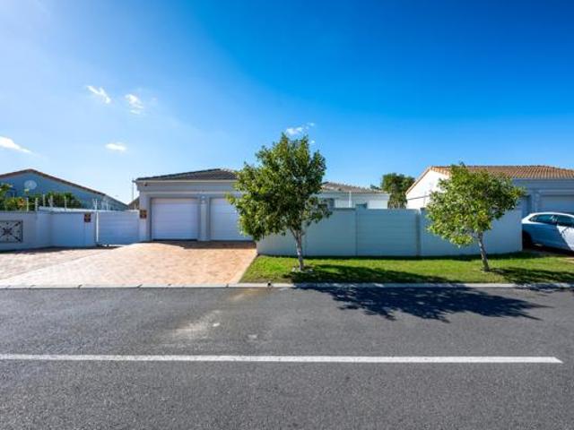4 Bedroom House in Sunningdale