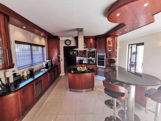 4 Bedroom House in Sunset Beach