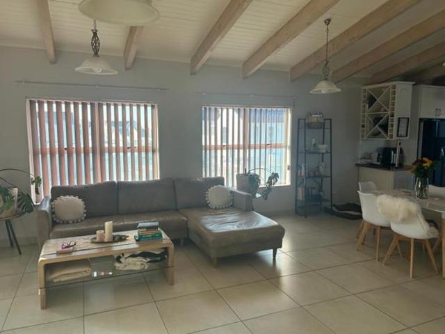 4 Bedroom House in Sunset Estate