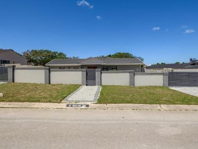 4 Bedroom House in Sunridge Park