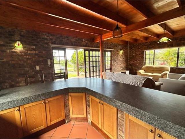 4 Bedroom House in Sunrise on Sea