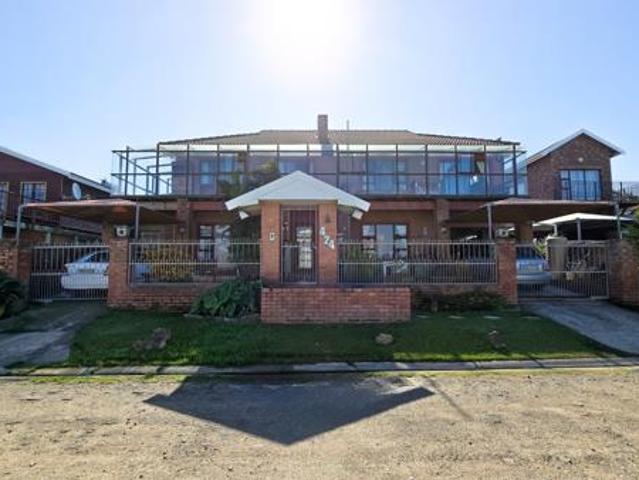4 Bedroom House in Sunrise on Sea