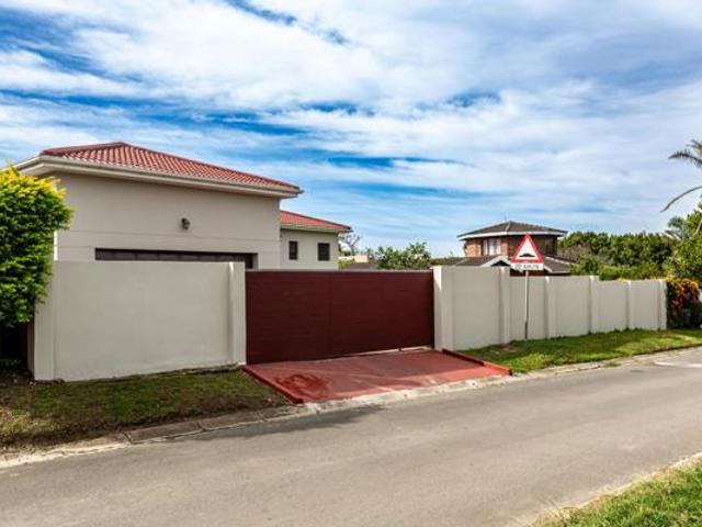 4 Bedroom House in Sunrise on Sea